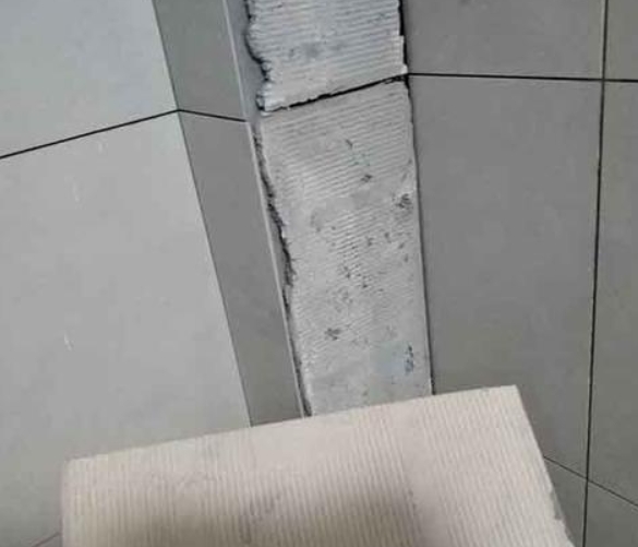 如东瓷砖空鼓维修公司分享下厨房瓷砖脱落的补救措施。